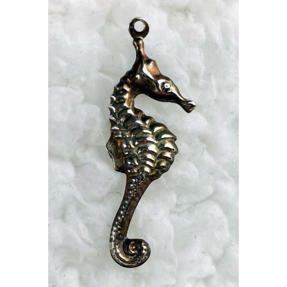 Unbranded Jewelry - (VTG) Small Metal Seahorse Pendant Charm